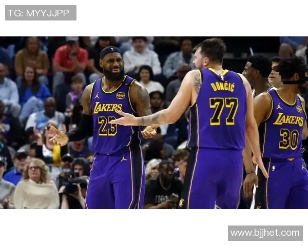 湖人对阵马赛克队上半场精彩瞬间回顾与分析